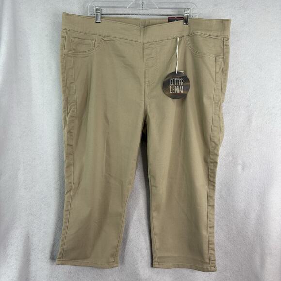 Avenue Women’s Plus Size 24 Khaki Butter Denim Capri Pull On Pants NWT Comfort - Picture 2 of 8